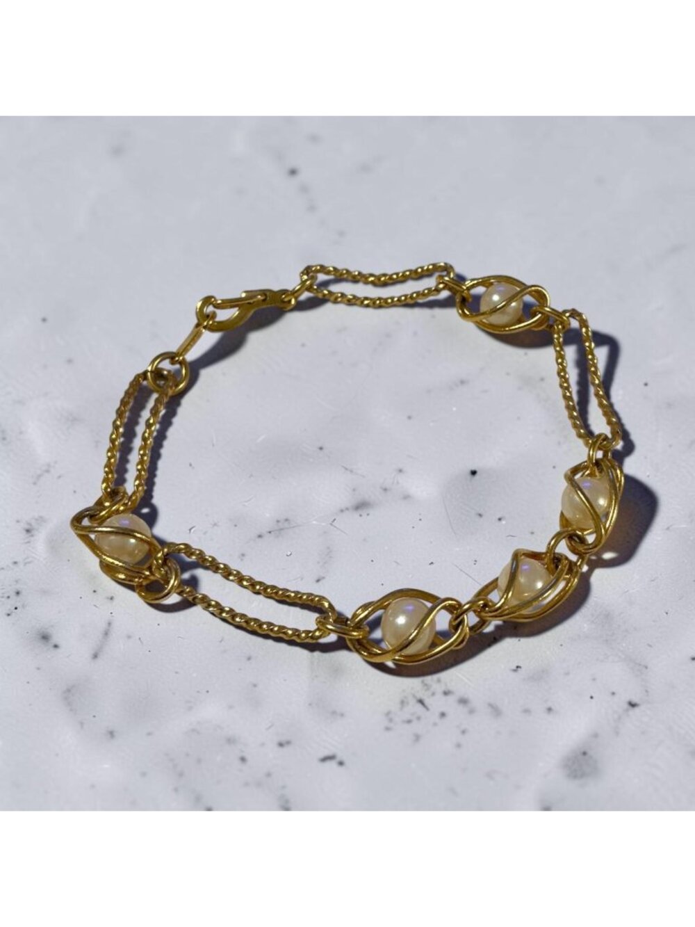 Vintage Gold-Tone Caged Faux Pearl Bracelet 7.5" Elegant Chain Design